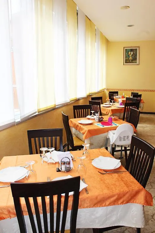 Hotel Colombo Rimini 3*,